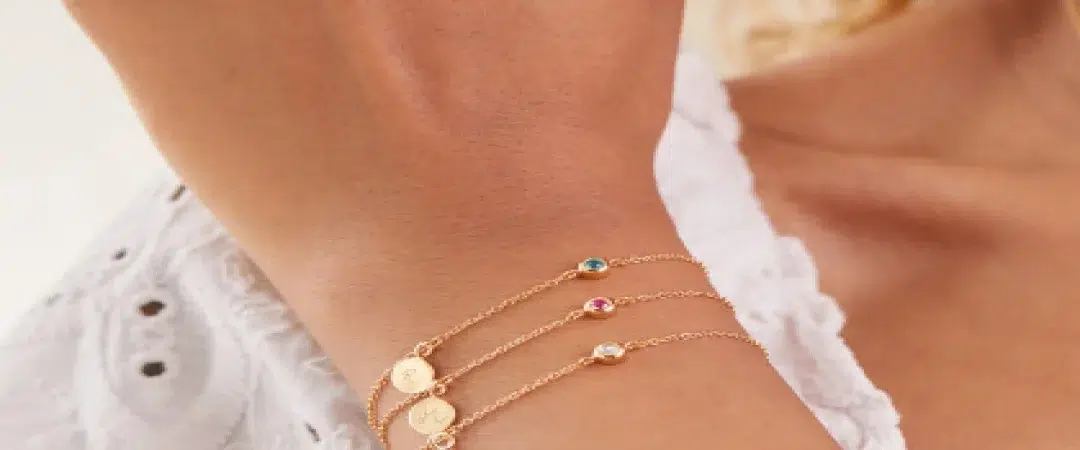 Bijoux personnalisés : découvrez la Carte Rose France de Merci Maman Boutique