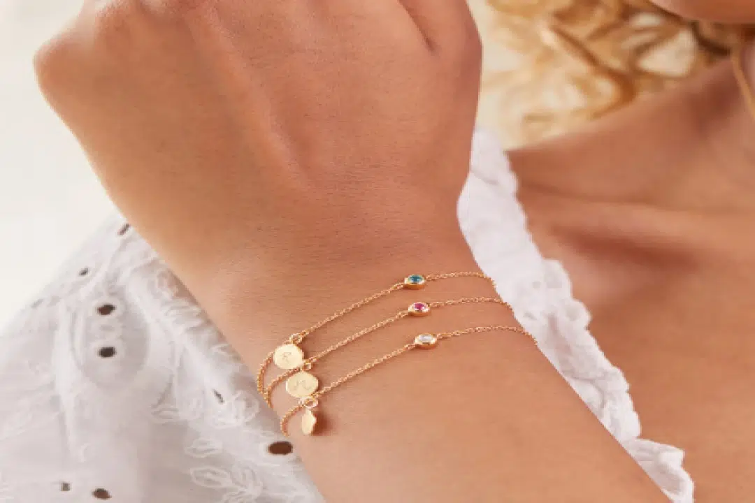 Bijoux personnalisés : découvrez la Carte Rose France de Merci Maman Boutique