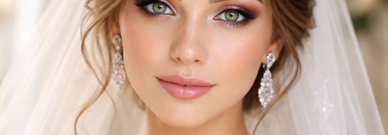 découvrez des astuces et idées originales de maquillage pour mettre en valeur les yeux verts des mariées, pour un look élégant et inoubliable le jour j.